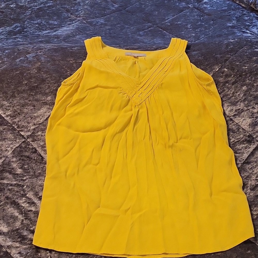 Banana Republic Pleated V-Neck Sleeveless Flowy Top Yellow XS